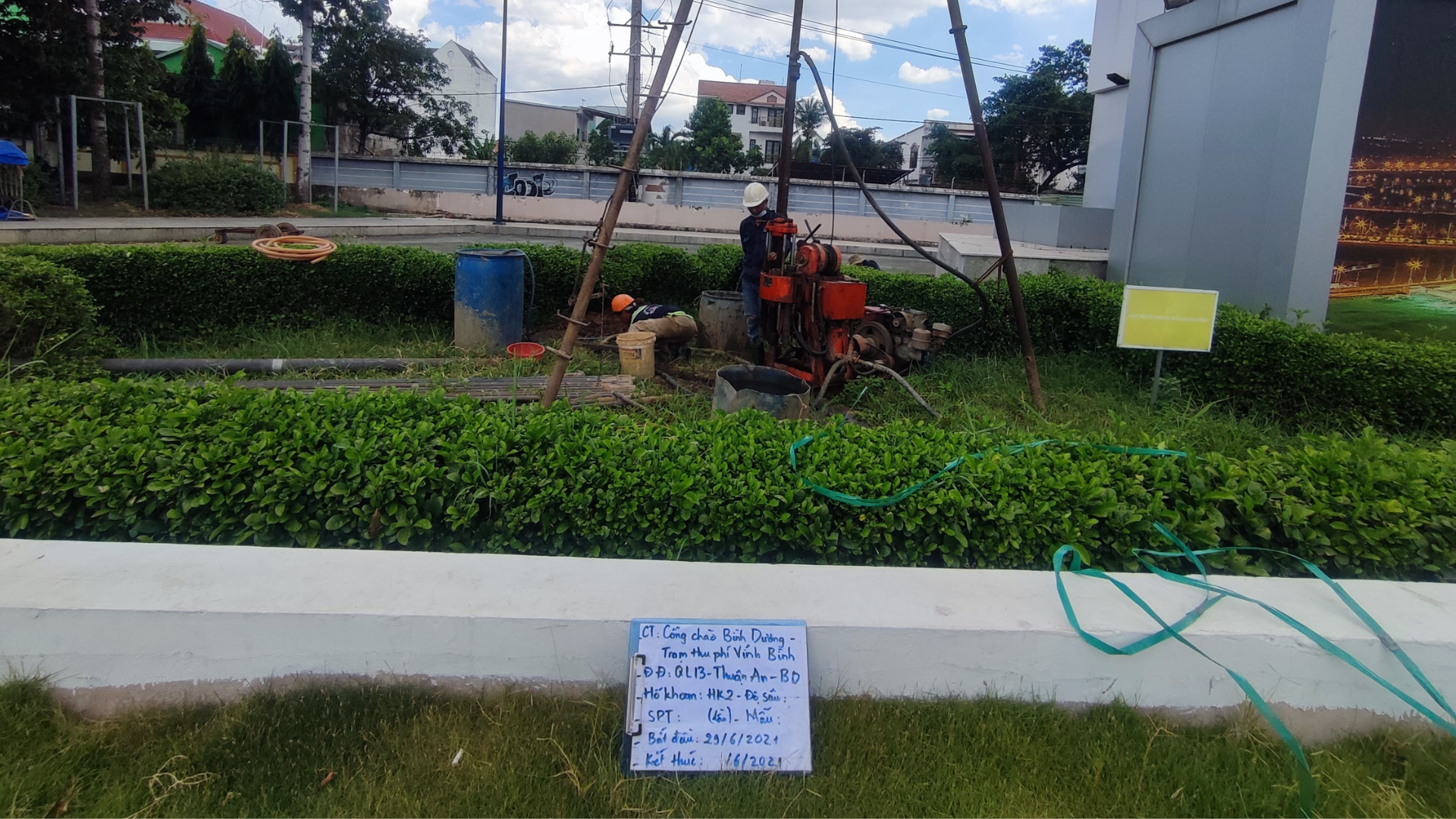Hình 2: Khoan khảo sát địa chất Trạm Thu Phí Vĩnh Bình - Bình Dương
