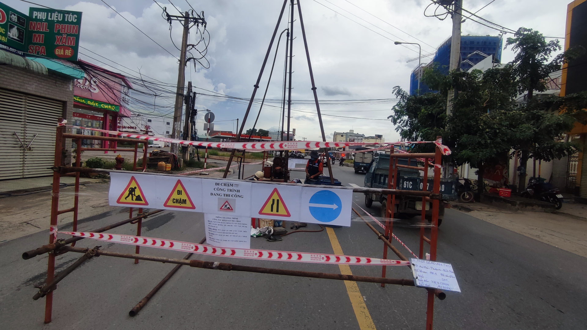 Hình 1: Khoan khảo sát địa chất Cầu Vượt An Phú - Bình Dương