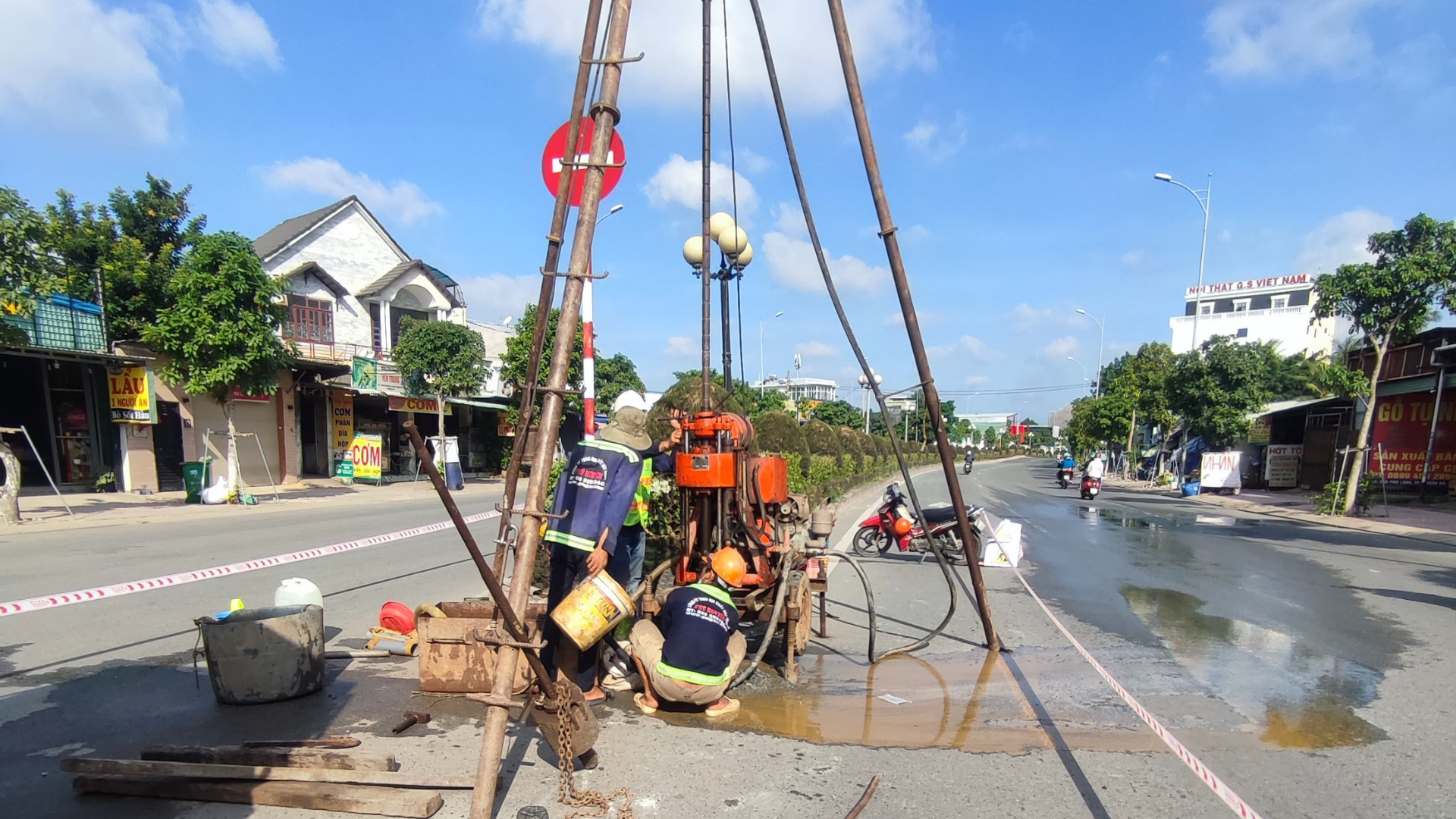 Hình 2: Khoan khảo sát địa chất Trạm Thu Phí Phú Long - Bình Dương