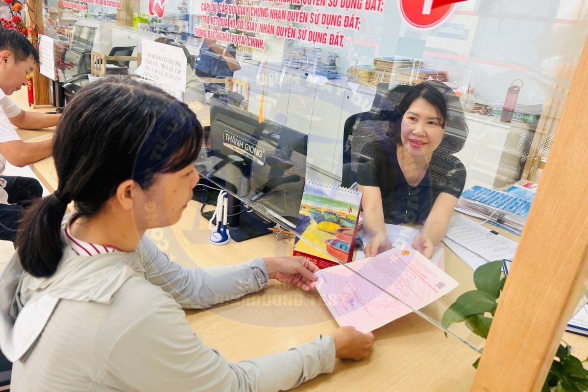 Nộp hồ sơ xin cấp Giấy chứng nhận quyền sử dụng đất ở đâu?